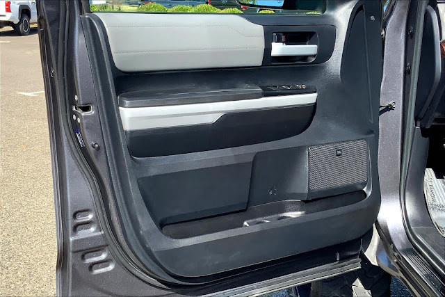 2018 Toyota Tundra 4WD Limited CrewMax 5.5 Bed 5.7L4WD SR5 Crew