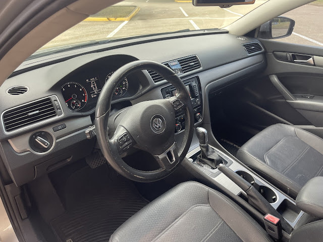 2014 Volkswagen Passat 4dr Sdn 1.8T Auto Sport