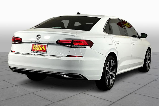 2022 Volkswagen Passat 2.0T SE