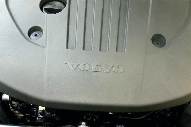 2024 Volvo S60 Core Dark Theme