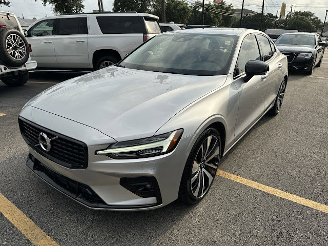 2022 Volvo S60 Momentum