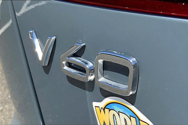 2022 Volvo V60 Cross Country Base
