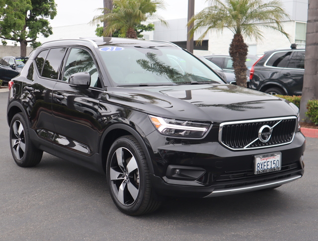 2021 Volvo XC40 Momentum