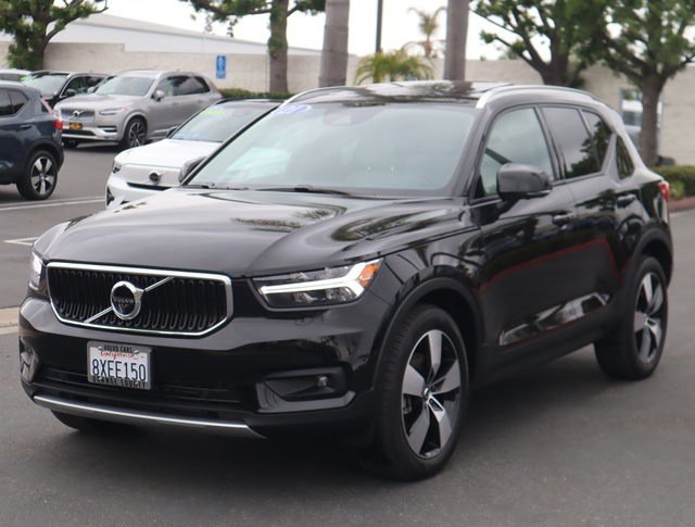 2021 Volvo XC40 Momentum