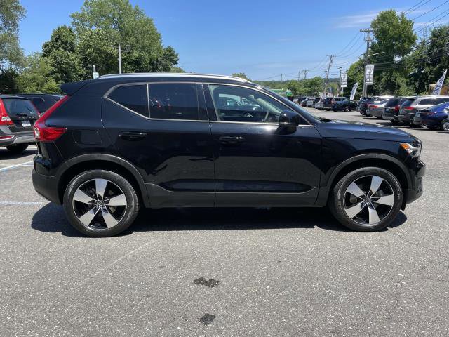 2021 Volvo XC40 Momentum