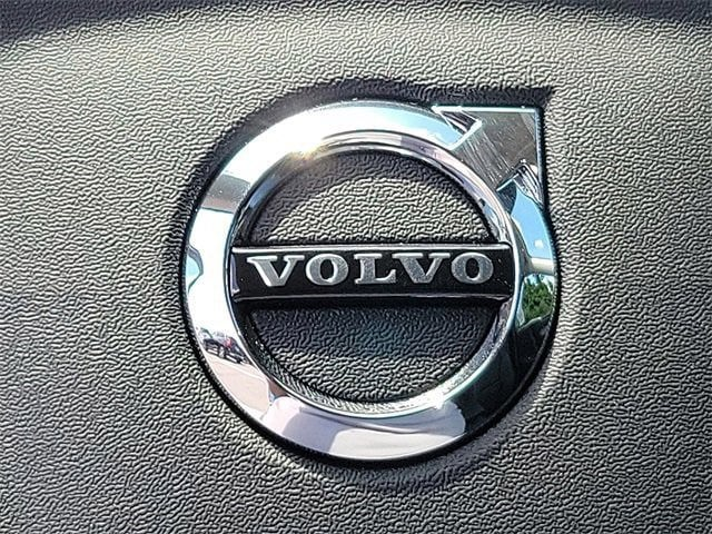 2024 Volvo XC40 B5 Core