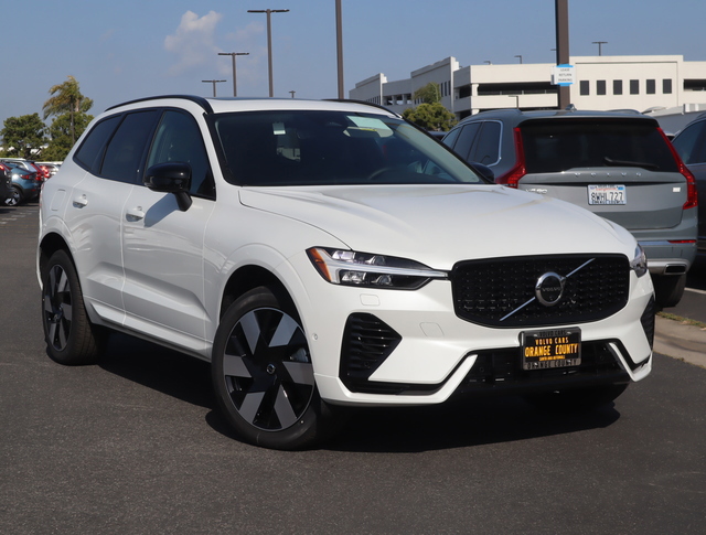 2024 Volvo XC60 Recharge Plug-In Hybrid Plus Dark Theme