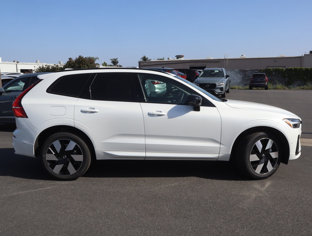 2024 Volvo XC60 Recharge Plug-In Hybrid Plus Dark Theme