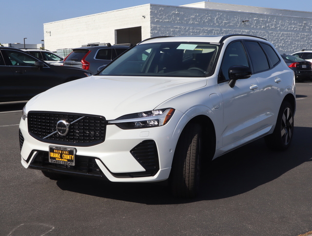 2024 Volvo XC60 Recharge Plug-In Hybrid Plus Dark Theme