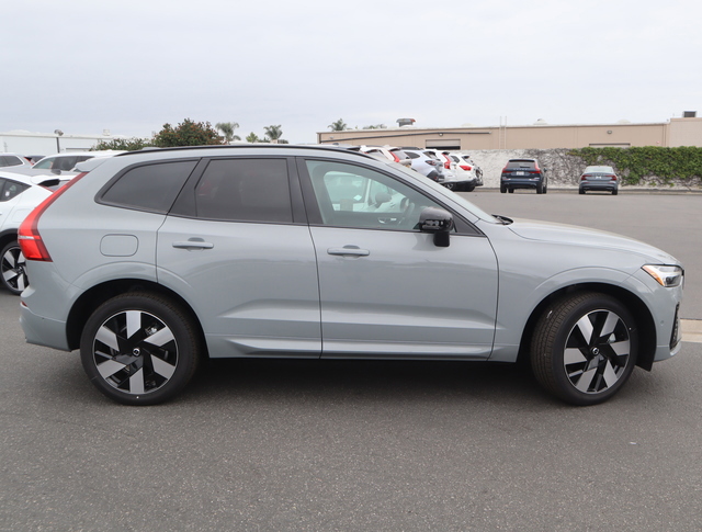 2024 Volvo XC60 Recharge Plug-In Hybrid Plus Dark Theme