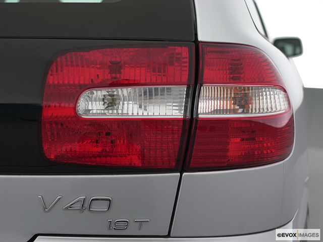 2001 Volvo V40