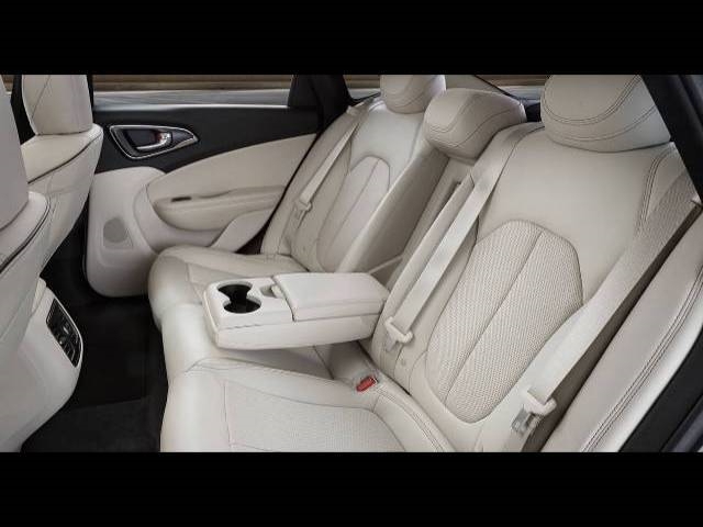2016 Chrysler 200 4dr Sdn S FWD