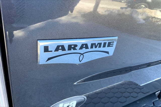 2016 Ram 1500 Laramie 4WD Quad Cab 140.5&amp;quot;
