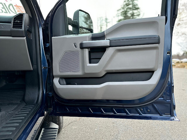 2019 Ford Super Duty F-350 SRW XLT 4WD Reg Cab 8&#039; Box