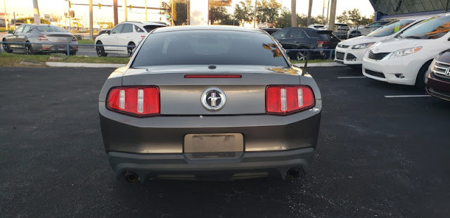 2011 Ford Mustang 2dr Cpe V6