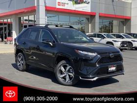 2025 Toyota RAV4 SE's photo