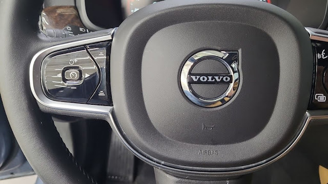 2017 Volvo S90 T6 Momentum