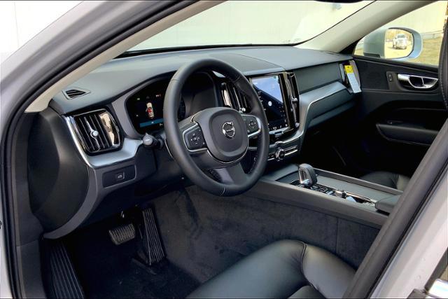 2023 Volvo XC60 B5  Core