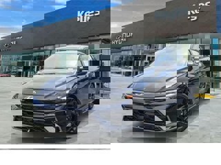 Hyundai Elantra Sedan Hyundai Elantra in Van Nuys, California